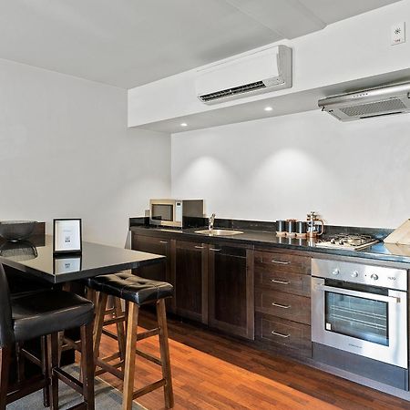 Lakeside Living - Modern 2-Bedroom Apartment Квинстаун Экстерьер фото