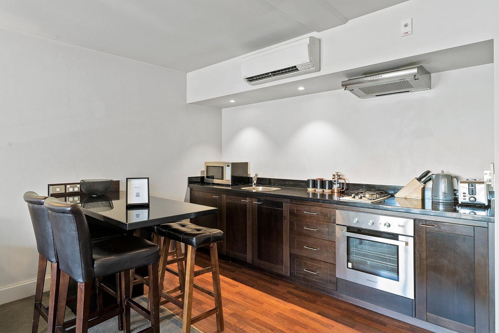 Lakeside Living - Modern 2-Bedroom Apartment Квинстаун Экстерьер фото